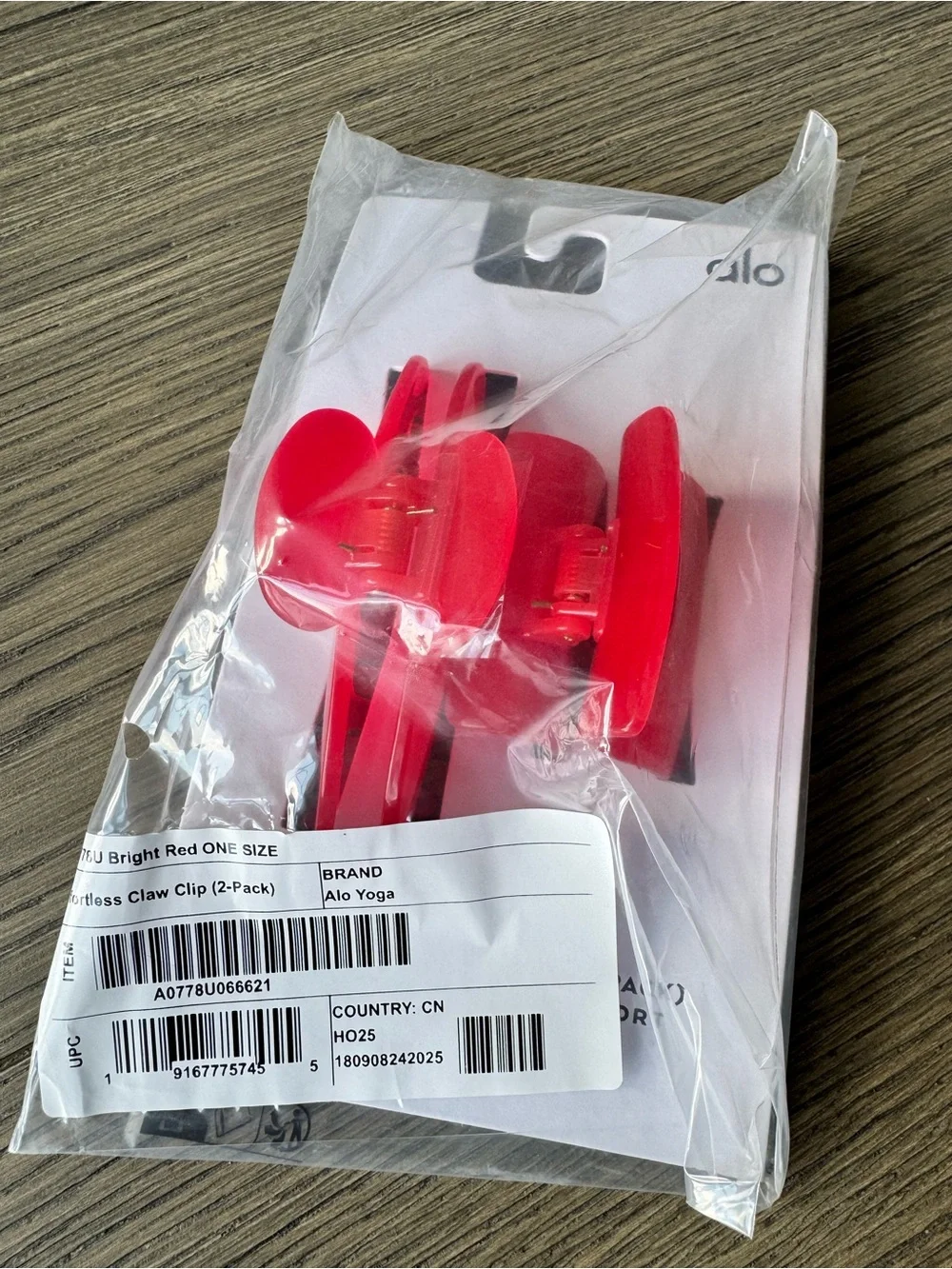 NWT 💋 Alo Yoga Bright Red Hair Claw Clips (2-Pack)